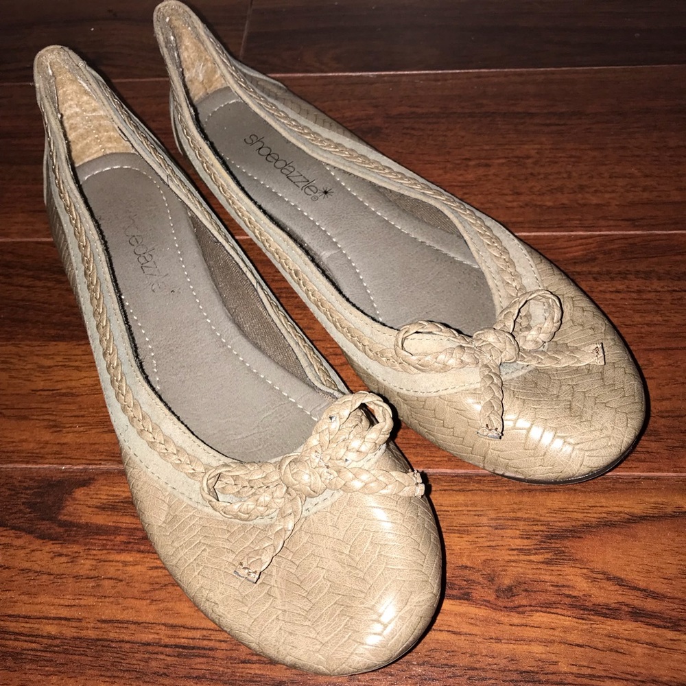 EUC 💛 SHOEDAZZLE | Beige Flat Shoes